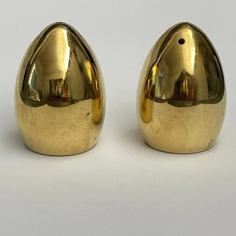 Salt‎ and Pepper Shakers Gold-tone Eggs Italy 1 5/8